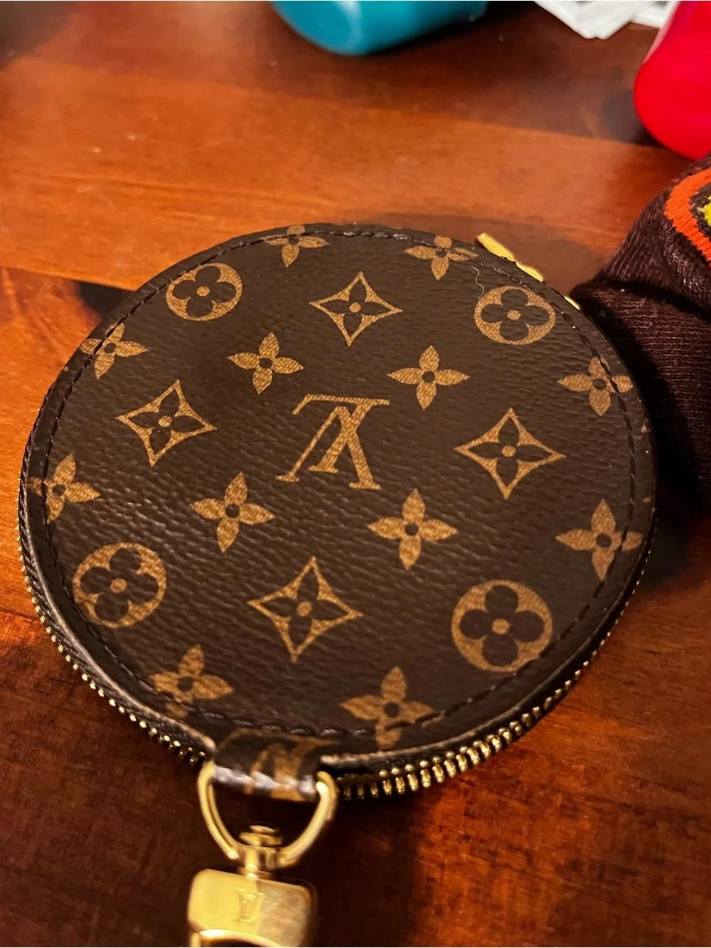 Louis Vuitton round louis